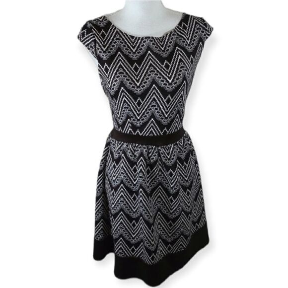 XHILARATION BLACK & WHITE DRESS SZ.M EUC - Picture 1 of 7